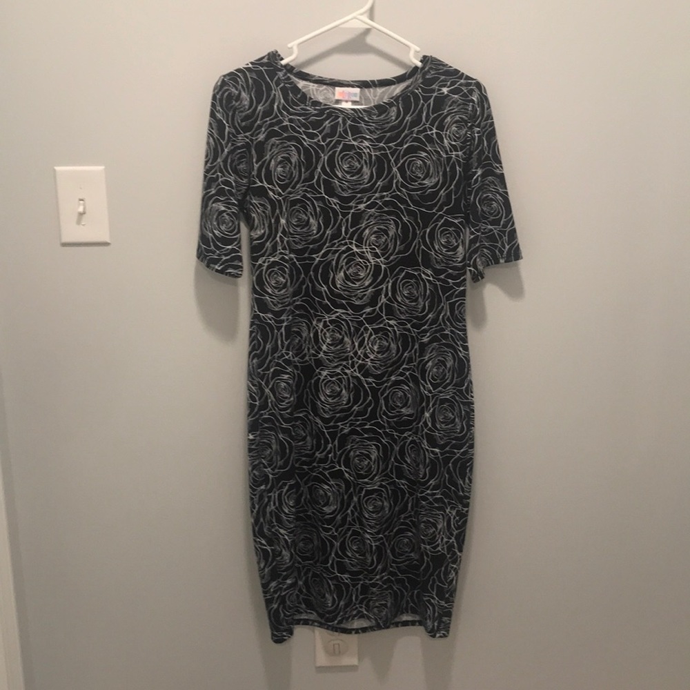 LulaRoe Julia medium black white roses - Picture 4 of 4